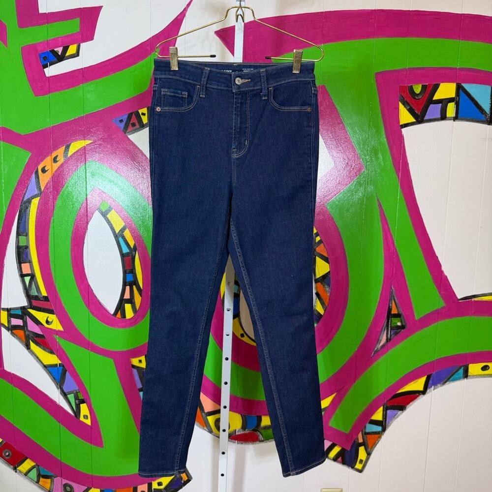 Old Navy, Super High Rise Rockstar Super Skinny Jeans. Size 6. Pristine cond!